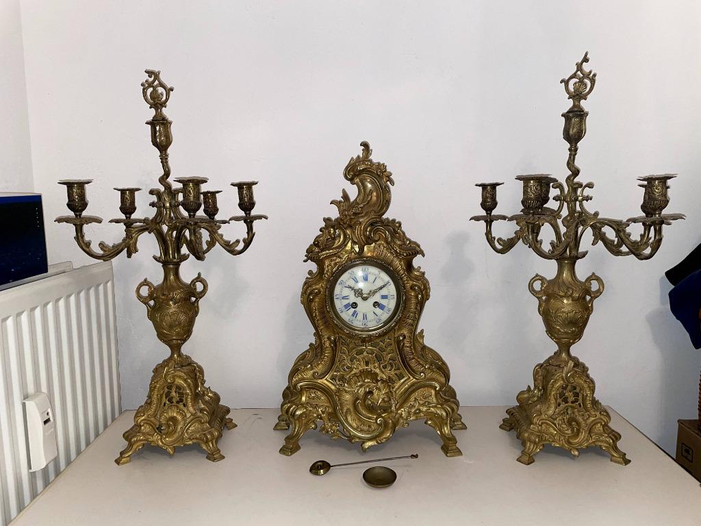 Importante Pendule Louis XV – Bronze Doré – Fin XIXe, Enlèvement