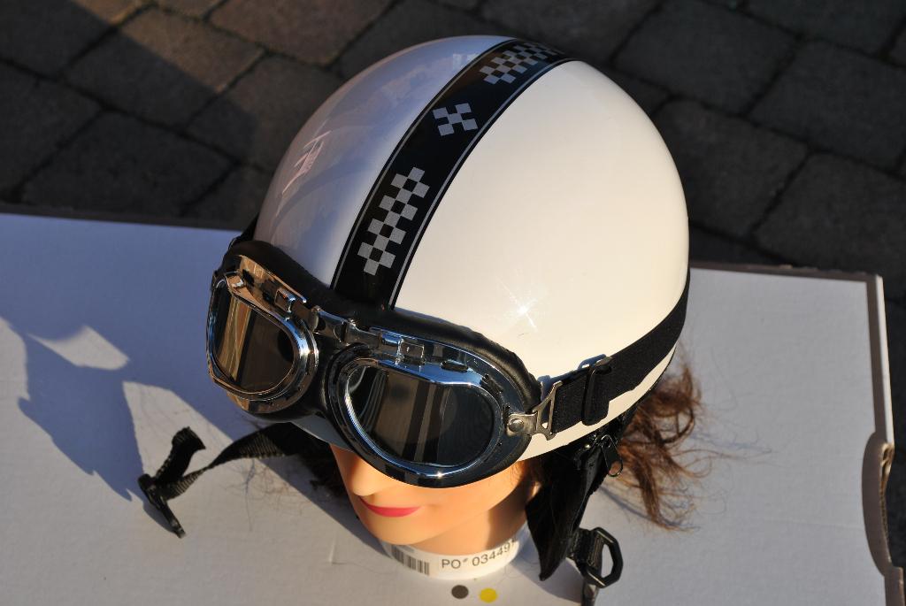Casque moto bol vintage très bon état, Motos, Enlèvement ou Envoi, Seconde main, M, Femmes
