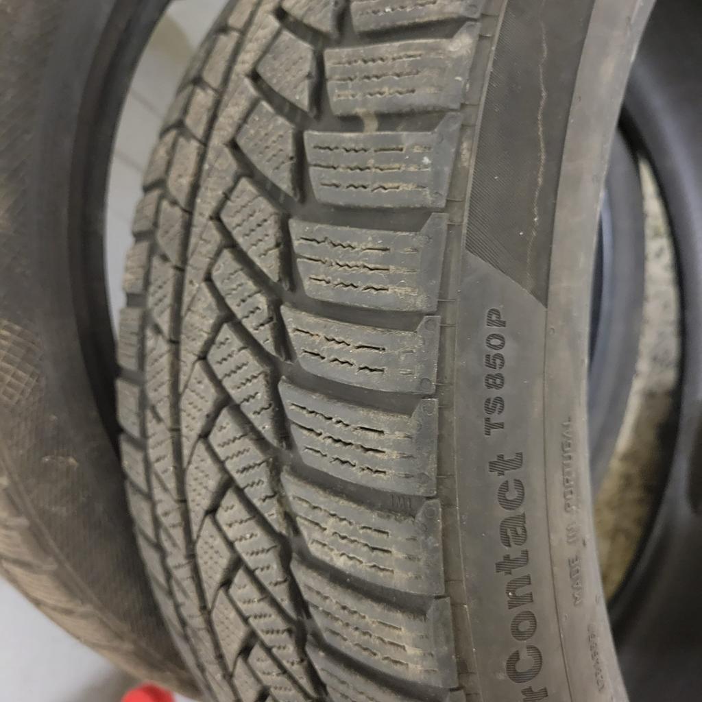 2 winterbanden Continental 235/40 R19 V XL – goede staat, Auto-onderdelen, Banden en Velgen, Gebruikt, Winterbanden, 235 mm, Band(en)