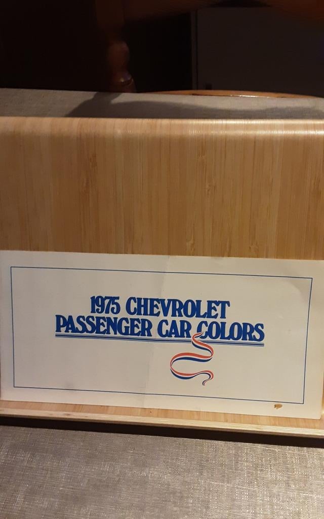 Chevrolet 1975 kleur kaart nuancier, Livres, Enlèvement ou Envoi, Chevrolet
