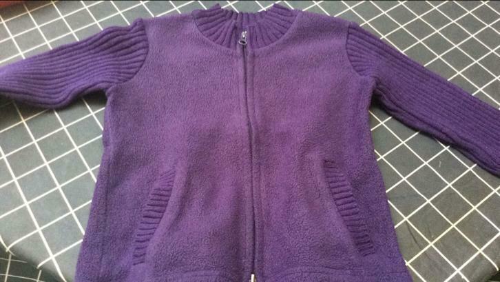 Donkerpaarse fleece cardigan. 128. Nu voor 4€., Persival, Gebruikt, Meisje, Trui of Vest