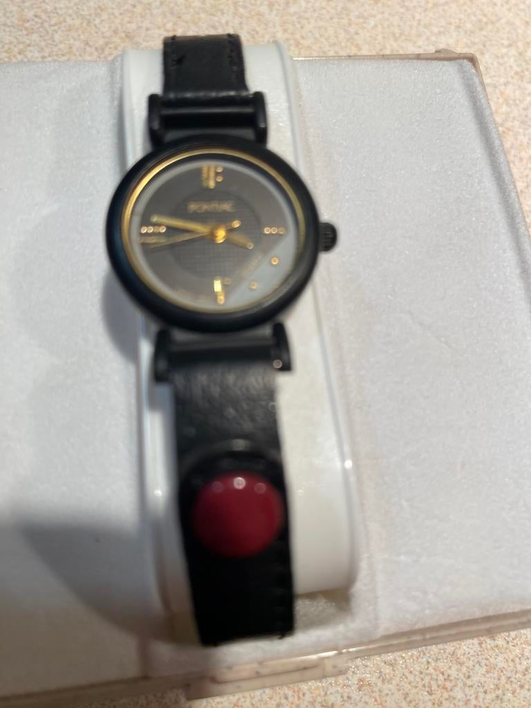 Vintage Pontiac horloge, Handtassen en Accessoires, Horloges | Dames, Polshorloge, Kunststof, Zo goed als nieuw, Ophalen