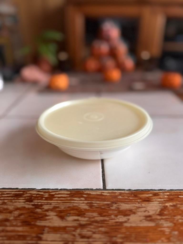 Tupperware Bewaardoos rond plat, Huis en Inrichting, Ophalen, Gebruikt, Crème, Bak of Kom