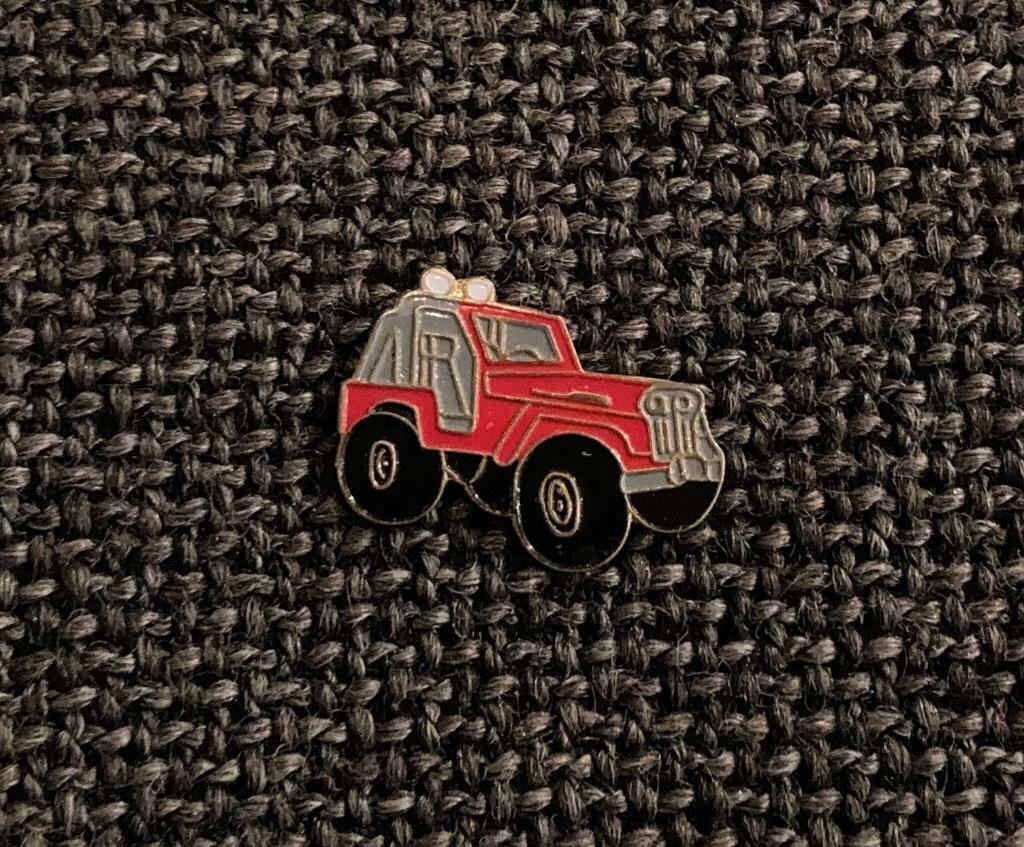 PIN - JEEP - CAR - VOITURE - AUTO, Envoi, Utilisé, Transport, Insigne ou Pin's