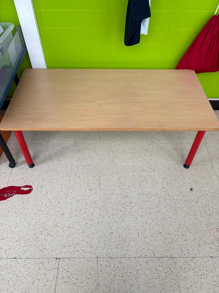 Kindertafel WESCO, Enfants & Bébés, Enlèvement, Utilisé