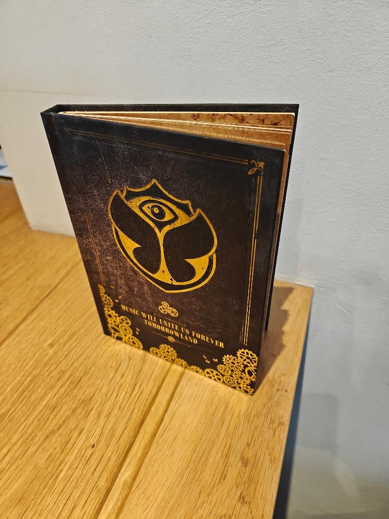Tomorrowland Boxset - Speciale editie - 2014, Ophalen of Verzenden, Zo goed als nieuw, Overige genres, Boxset