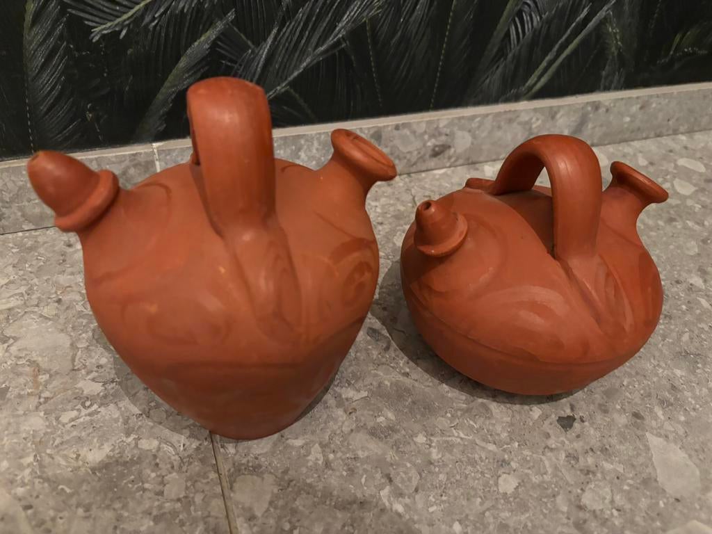 2 antieke Spaanse waterkruiken in terracotta: botijo’s, Antiquités & Art, Enlèvement