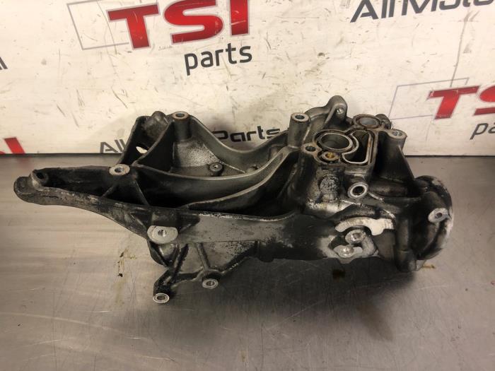 Boîtier filtre à huile d'un Audi Q5, -, 3 mois de garantie, Audi, Utilisé