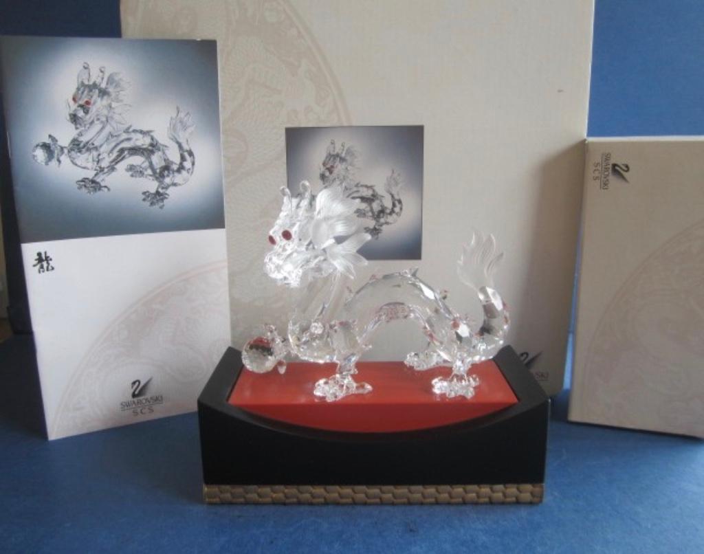 Swarovski SCS 1997 Draak inclusief display, Verzamelen, Ophalen of Verzenden, Nieuw, Figuurtje