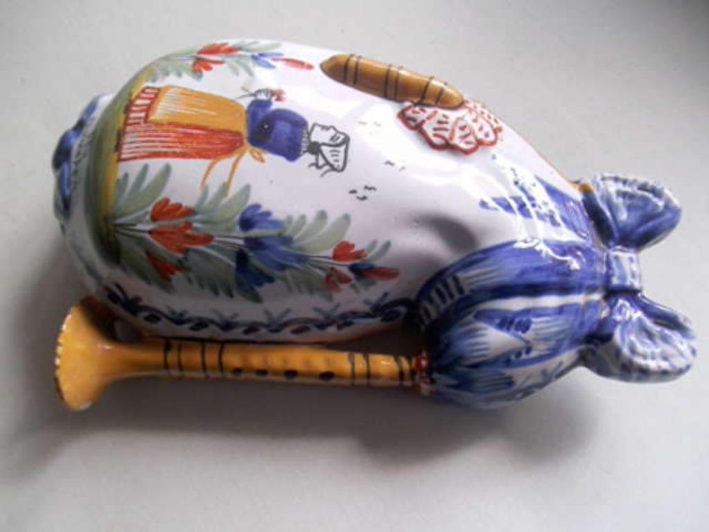 Quimper HB Bouquetière murale cornemuse, Antiquités & Art, Antiquités | Céramique & Poterie, Envoi