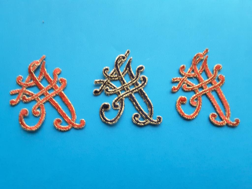 naai-appliqué 60 x 75 mm rood en goud of zwart en goud, Ophalen of Verzenden, Nieuw