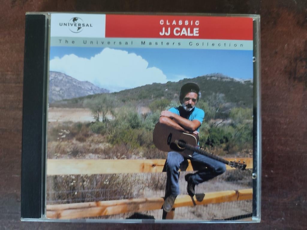 CD : JJ CALE - CLASSIC : THE UNIVERSAL MASTERS COLLECTION, Ophalen of Verzenden, Zo goed als nieuw