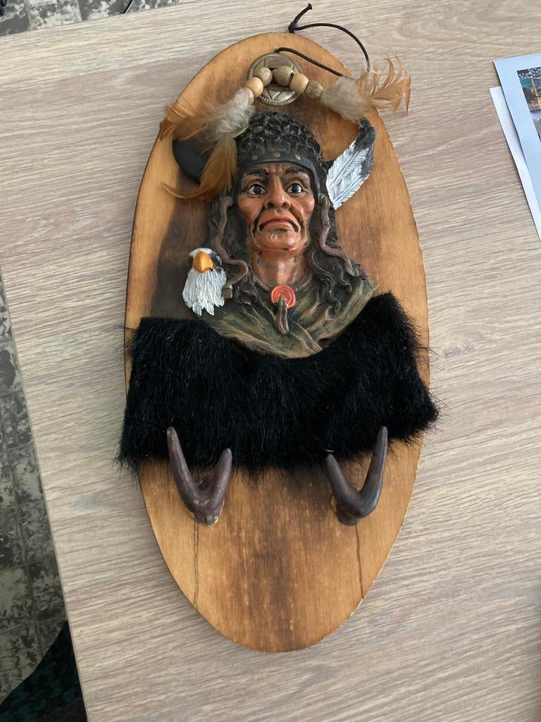 Une très jolie décoration murale avec un homme indien, Enlèvement ou Envoi
