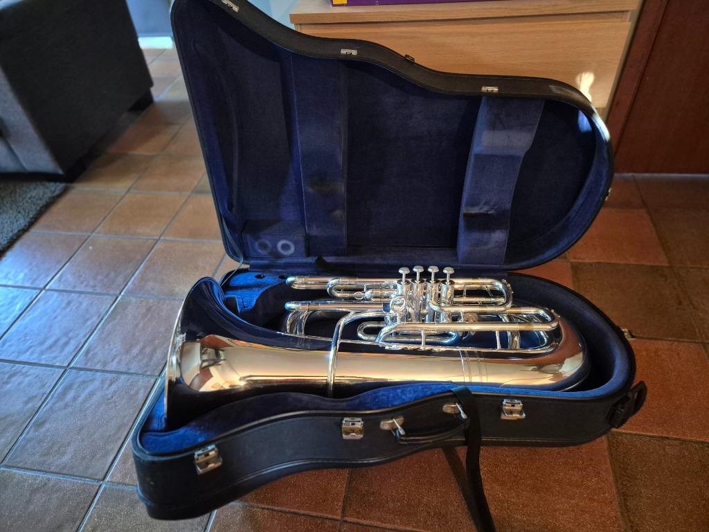 Tuba C (Ut) Hirsbrunner HBS-392, Muziek en Instrumenten, Blaasinstrumenten | Tuba's, Ophalen, Gebruikt, C-tuba, Met koffer of draagtas