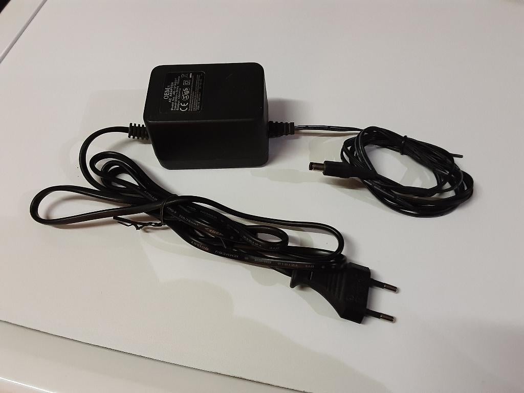 UNIVERSELE 12 VOLT DC VOEDING, Computers en Software, Ophalen of Verzenden, Zo goed als nieuw