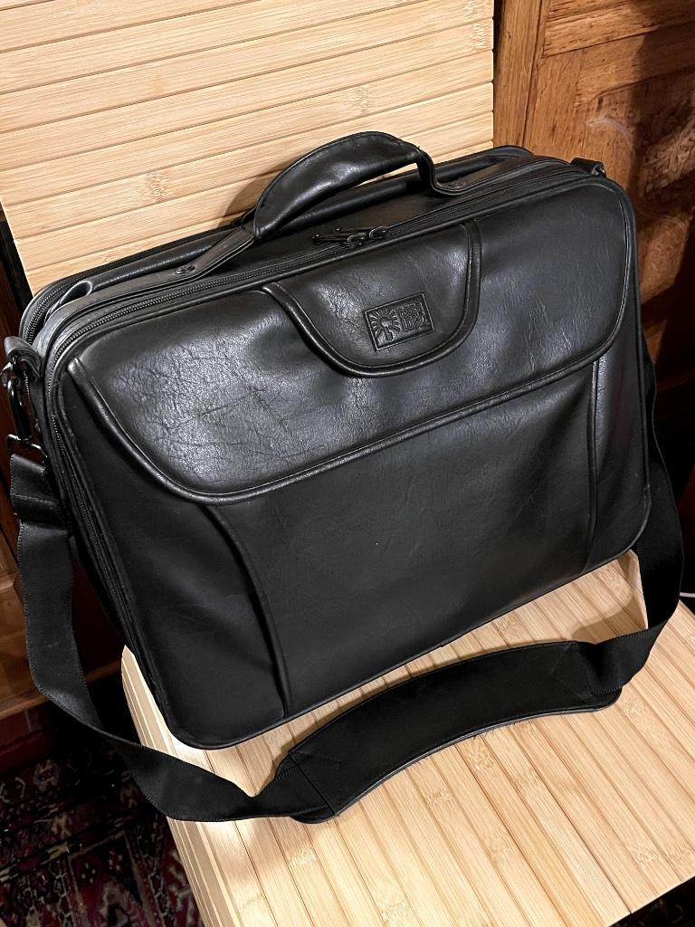 Sac ordinateur Case Logic robuste, Enlèvement, 17 pouces ou plus, Utilisé, Sac à bandoulière