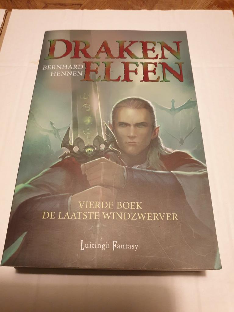 Bernhard Hennen - De laatste windzwerver. DRAKEN ELFEN 4, Boeken, Ophalen of Verzenden, Zo goed als nieuw, Bernhard Hennen