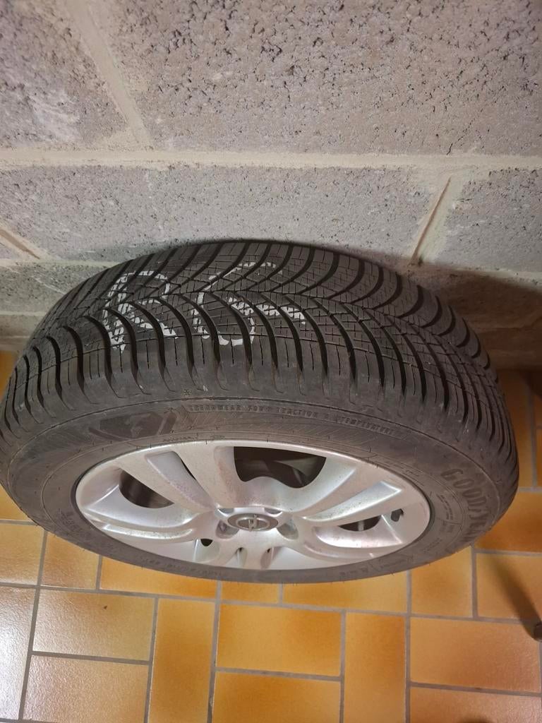 Set de 4 pneus 4 saisons sur jantes alu 185/65/R15 Godyear, Ophalen, Gebruikt, 15 inch, Banden en Velgen