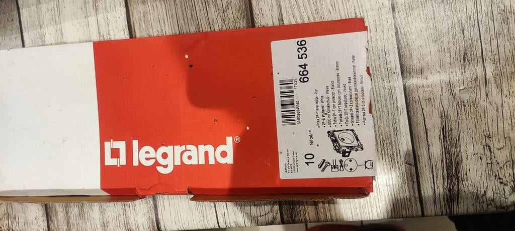 Prise Legrand 2P+T avec éclipse , neuf, Bricolage & Construction, Enlèvement