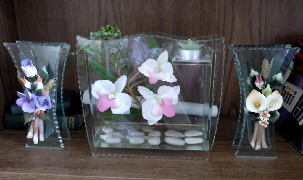 Ensemble 3 vases décoratifs avec fleurs et galets, Maison & Meubles, Enlèvement, Comme neuf, Intérieur