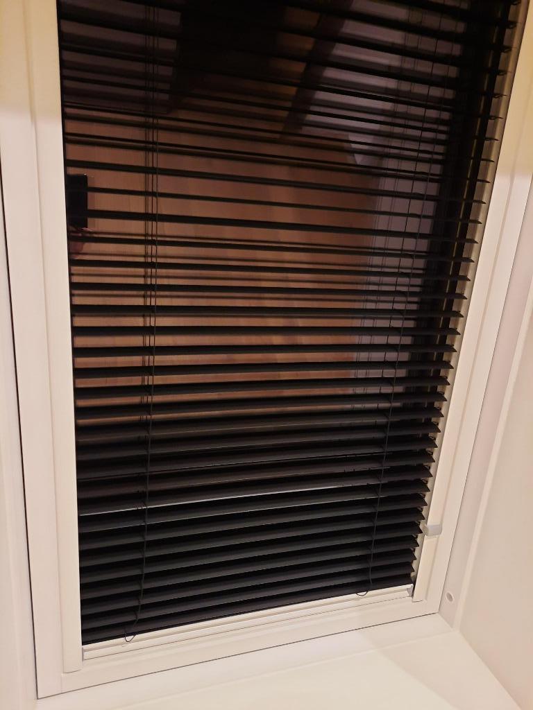 NIEUWE Velux jaloezie lamellen GGL M10, Ophalen, Nieuw, Zwart, Strak landelijk