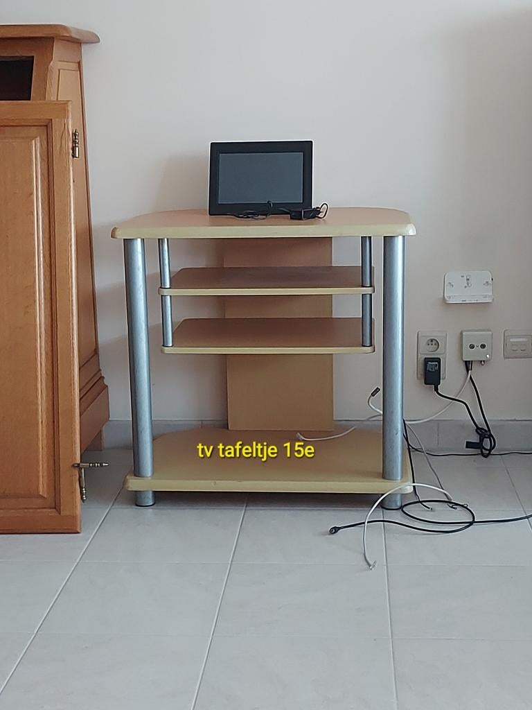 Tv tafel, Huis en Inrichting, Kasten |Televisiemeubels, Ophalen, Zo goed als nieuw