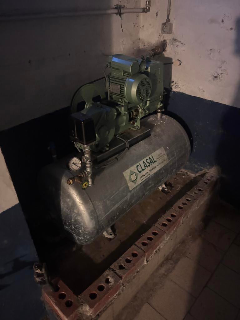 CLASAL  Zuigerpomp met gegalvaniseerde druktank, Enlèvement, Utilisé