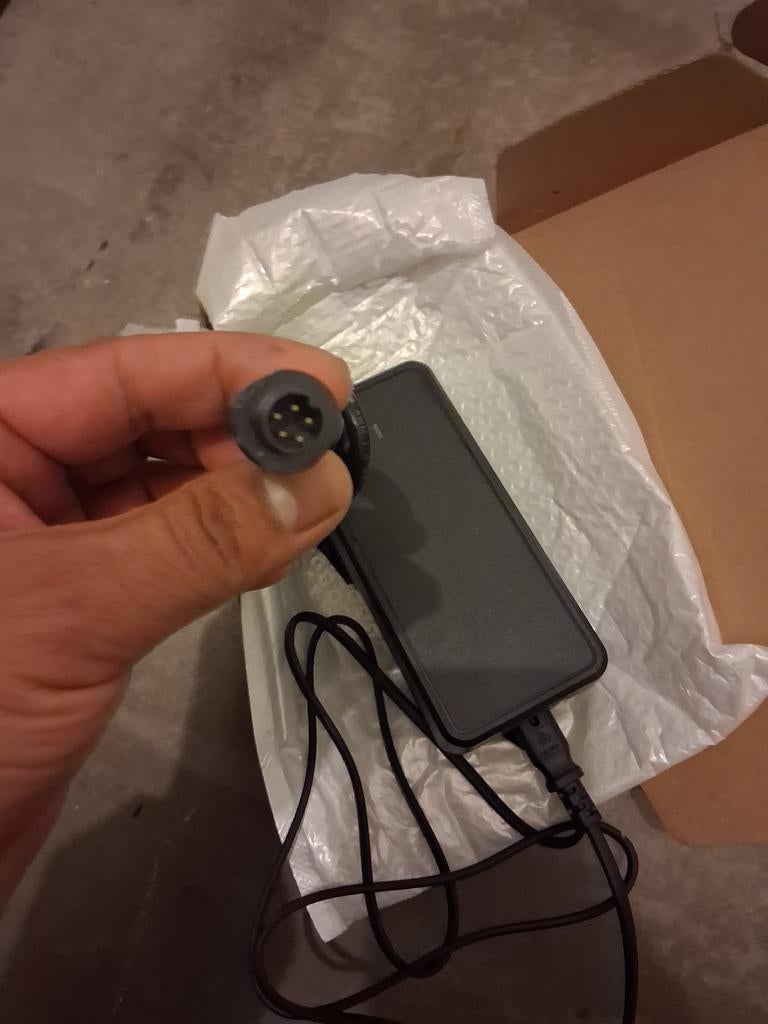 Oplader36v elektrische fiets nieuw met 5pin, Vélos & Vélomoteurs, Accessoires vélo | Batteries de vélo, Enlèvement
