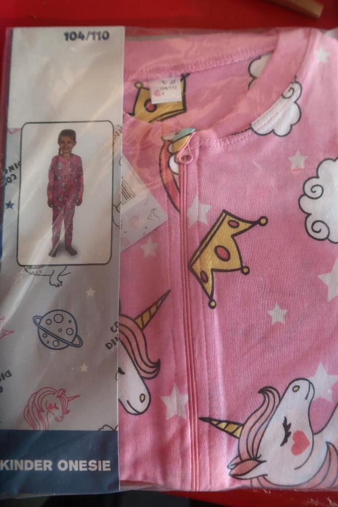 combinaison de pyjama taille 104/110 neuve, Enlèvement ou Envoi, Neuf, Garçon ou Fille, Vêtements de nuit ou Sous-vêtements