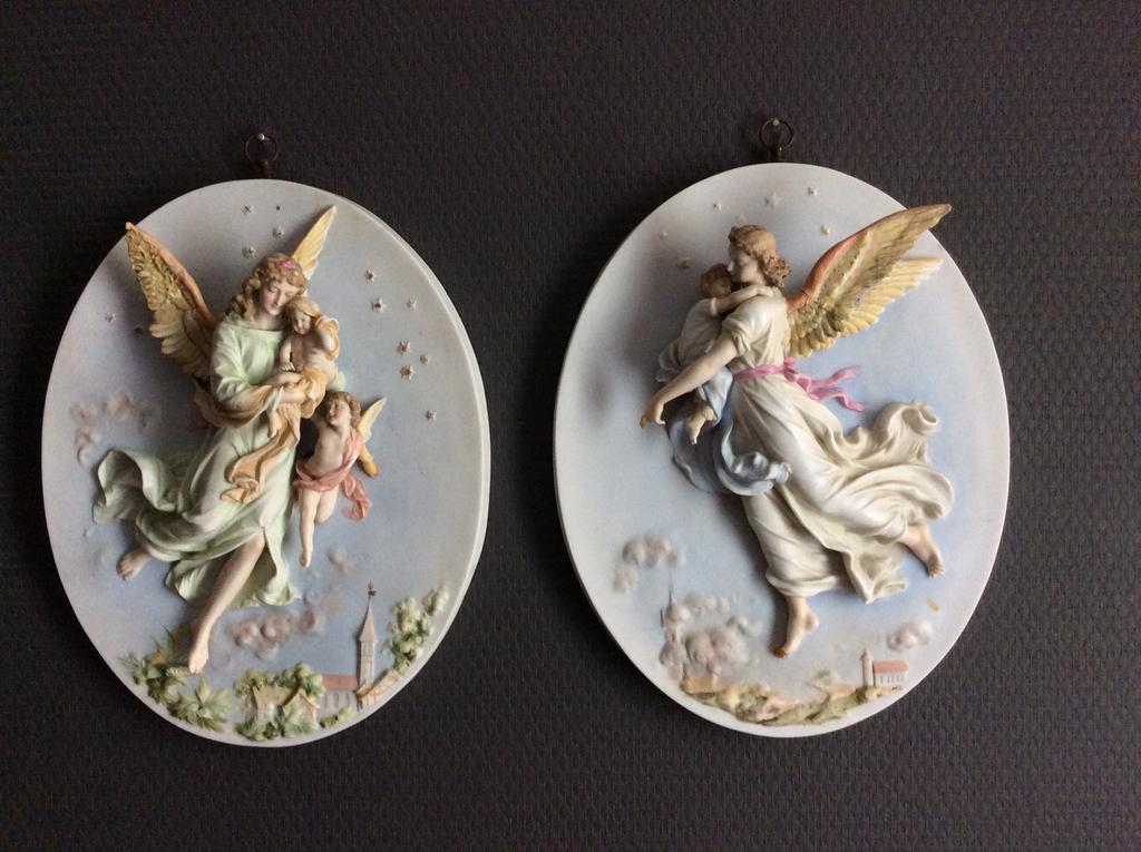 Deux jolies plaques murales en porcelaine avec anges, Enlèvement ou Envoi