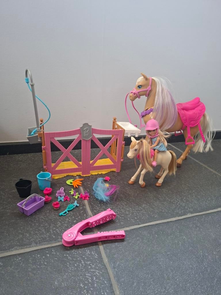 Barbie paardenstal, Ophalen