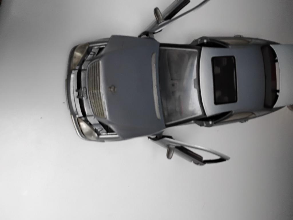 Model, Enlèvement, Comme neuf, Voiture