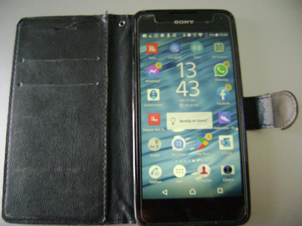 Defecte SONY XPERIA met nieuw lederen hoesje, Telecommunicatie, Ophalen, Gebruikt, Zwart, Touchscreen
