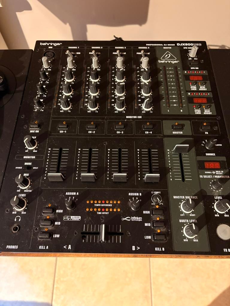 Behringer DJX900 mixer, Ophalen, Zo goed als nieuw