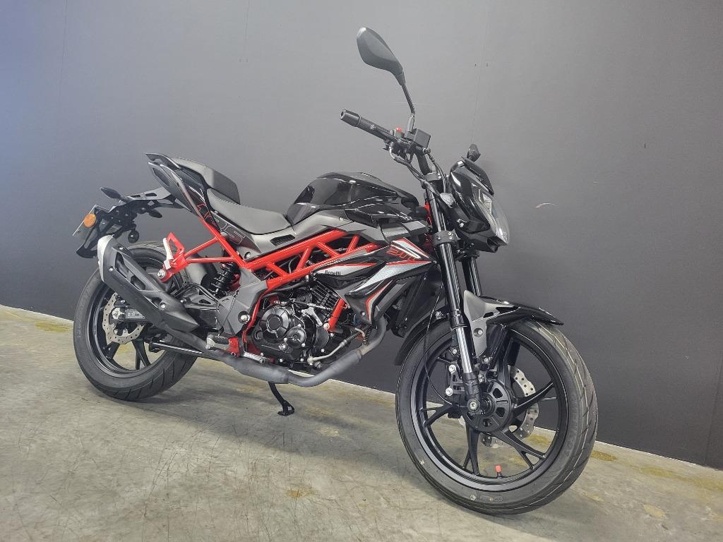 Benelli BN 125 (A1,B-rijbewijs) (5j garantie, 1j Assistance), Bedrijf, 125 cc, 11 kW of minder, 1 cilinder