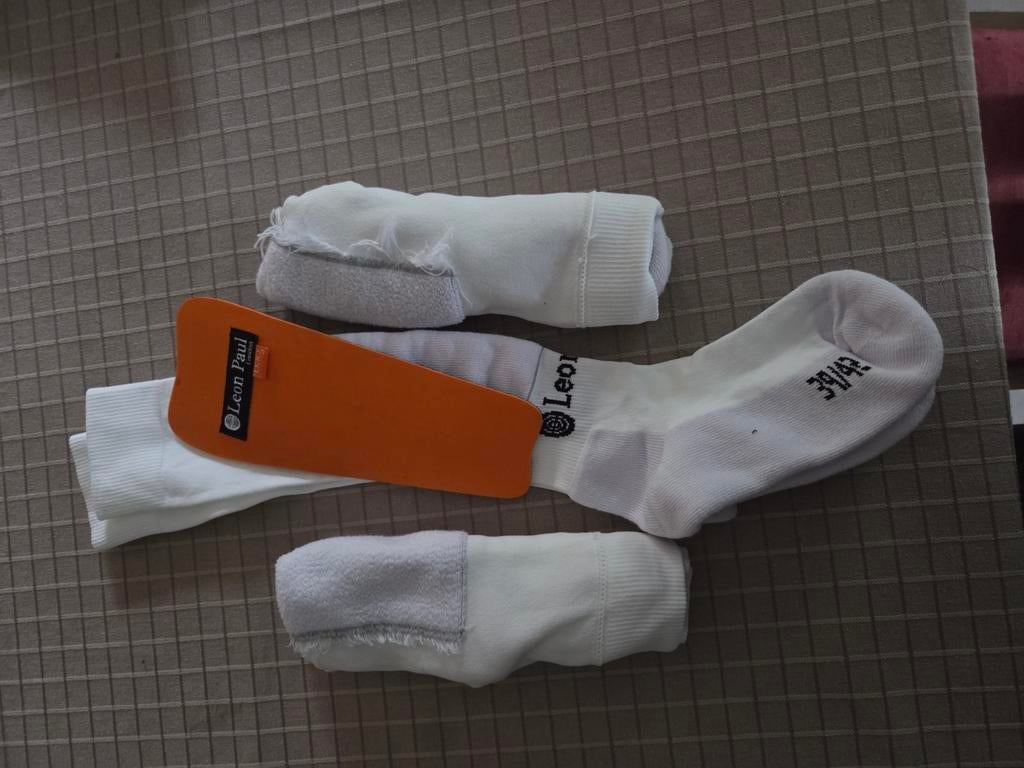 Protège-tibias et 3 paires de chaussettes d'escrime. Léon Pa, Enlèvement, Comme neuf