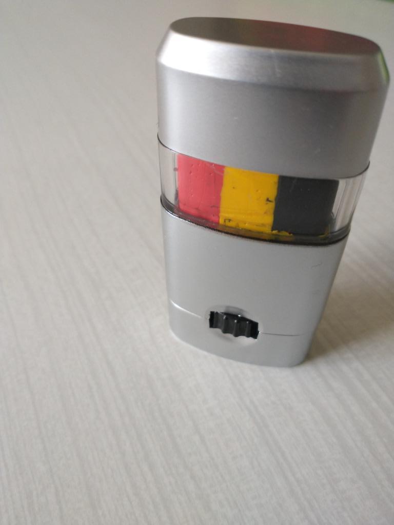 Stylo de maquillage tricolore Belgium, Enlèvement ou Envoi, Neuf, Maquillage