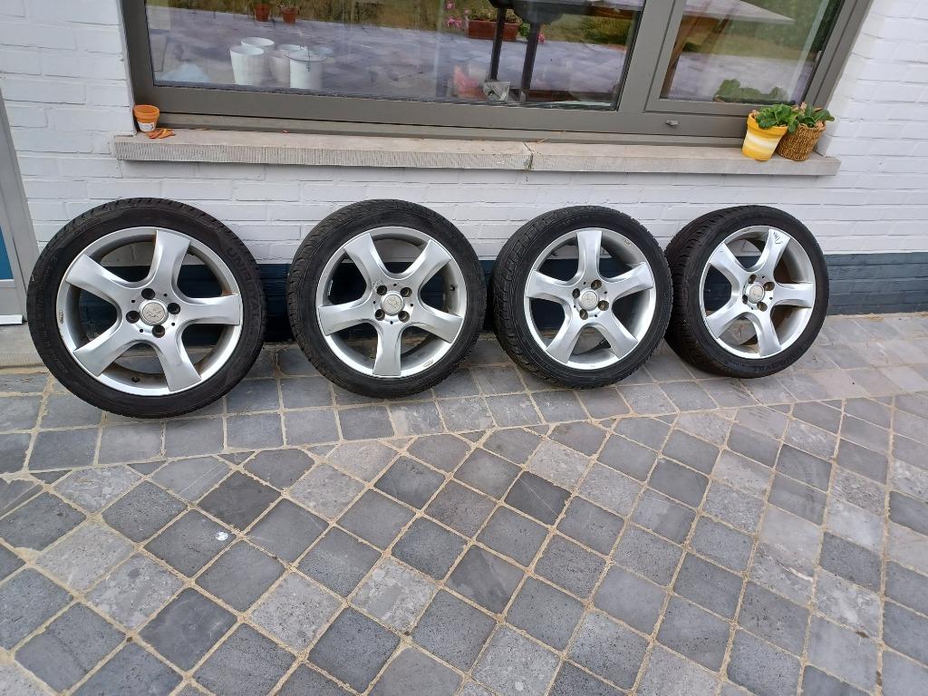 4 autobanden banden op velg / Toyota Yaris, Auto-onderdelen, Banden en Velgen, Ophalen, Gebruikt, 16 inch, 205 mm