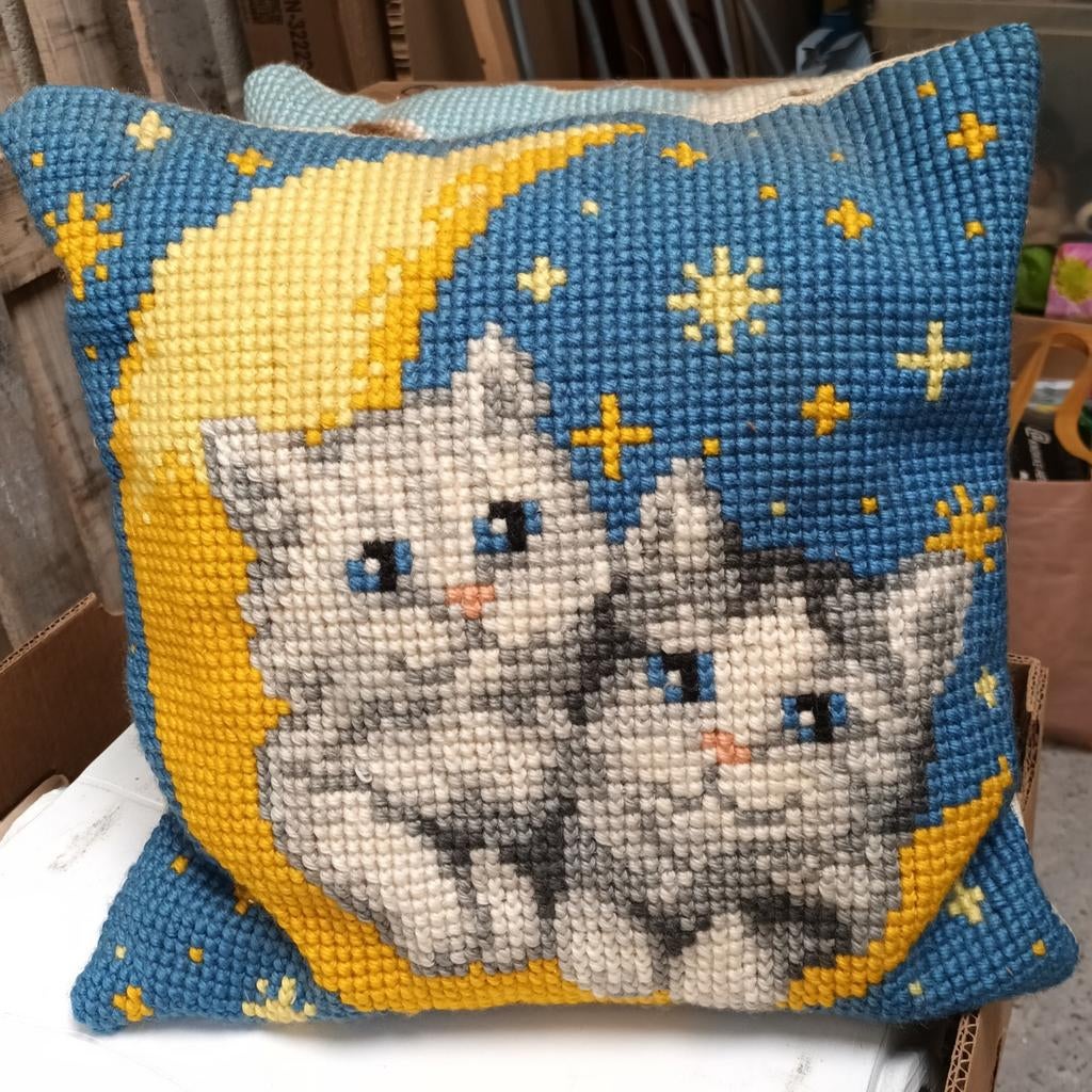 Handgemaakt kruissteken kussen kittens, Ophalen of Verzenden, Zo goed als nieuw