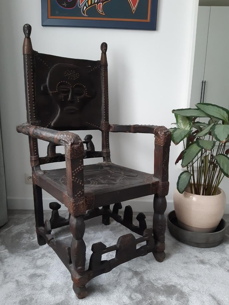 Chaise africaine "chef coutumier", Enlèvement