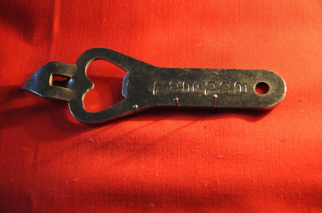 §  ancien decapsuleur en metal (70), Ophalen of Verzenden, Gebruikt, Flesopener, Overige merken