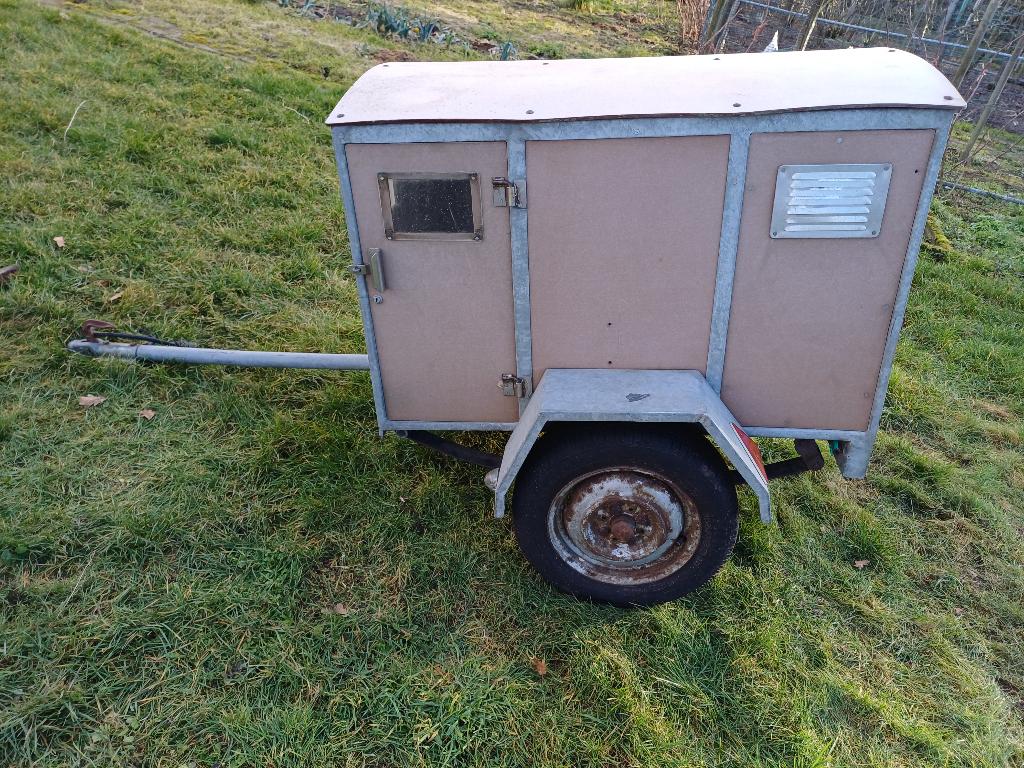 Hondenaanhangwagen, Enlèvement, Utilisé