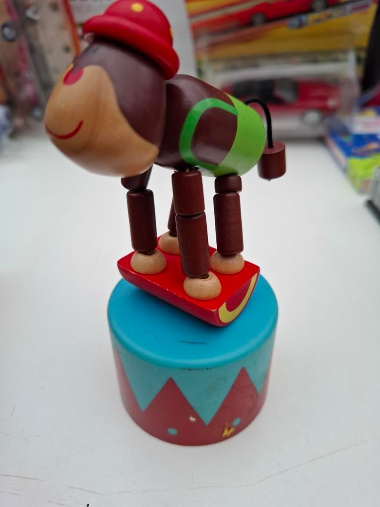 Aapje hout met springveer, Ophalen of Verzenden