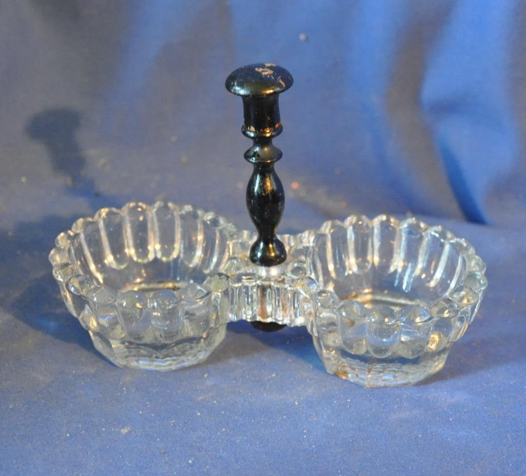 saleron vintage en verre moulé poignée bois, Antiquités & Art, Enlèvement ou Envoi