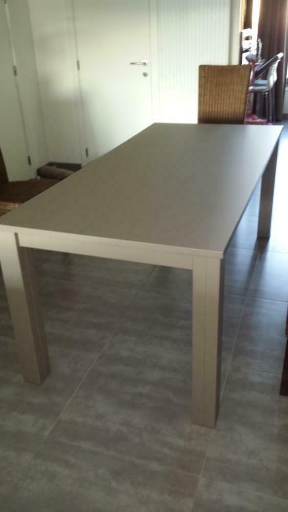Tafel  kleur taupe, Ophalen