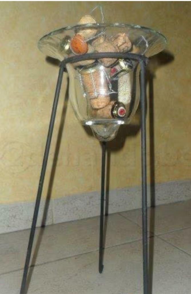 Vase horloge rétro sur base en fer forgé, Enlèvement ou Envoi