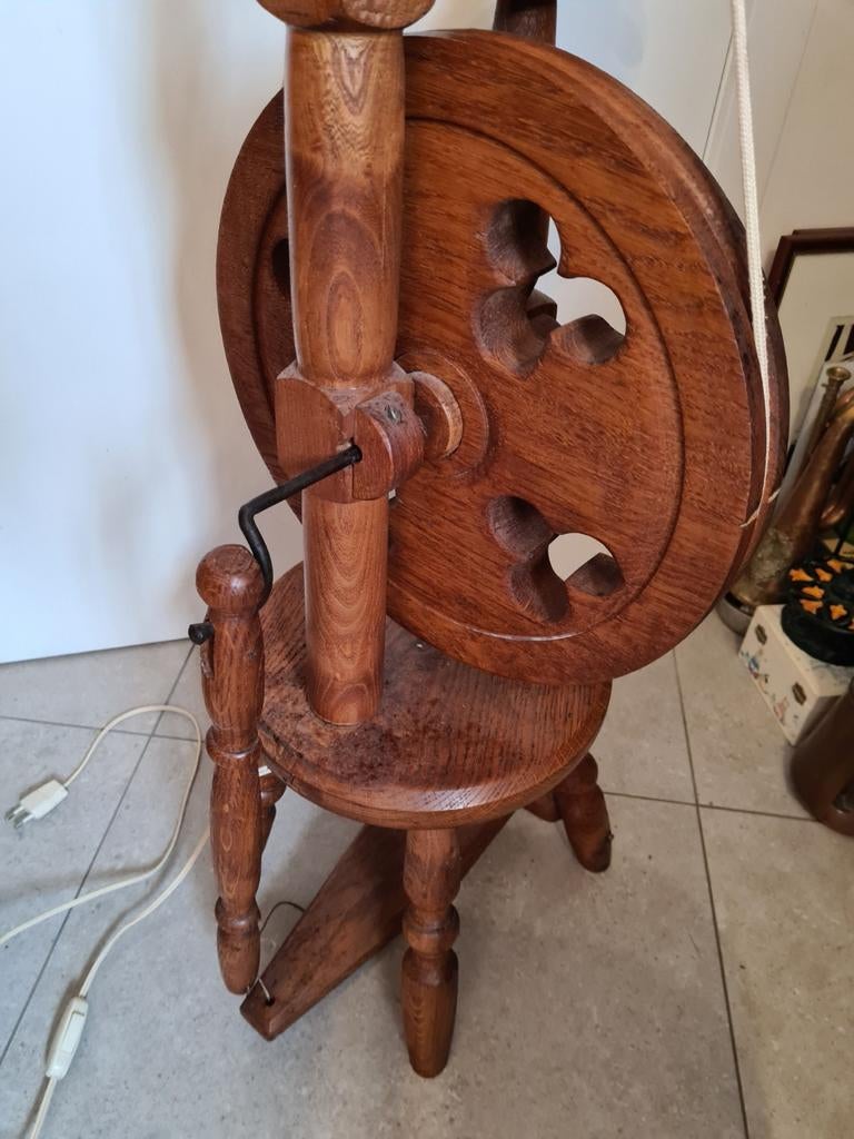 Rouet vintage avec lampe, Hobby & Loisirs créatifs, Enlèvement, Comme neuf