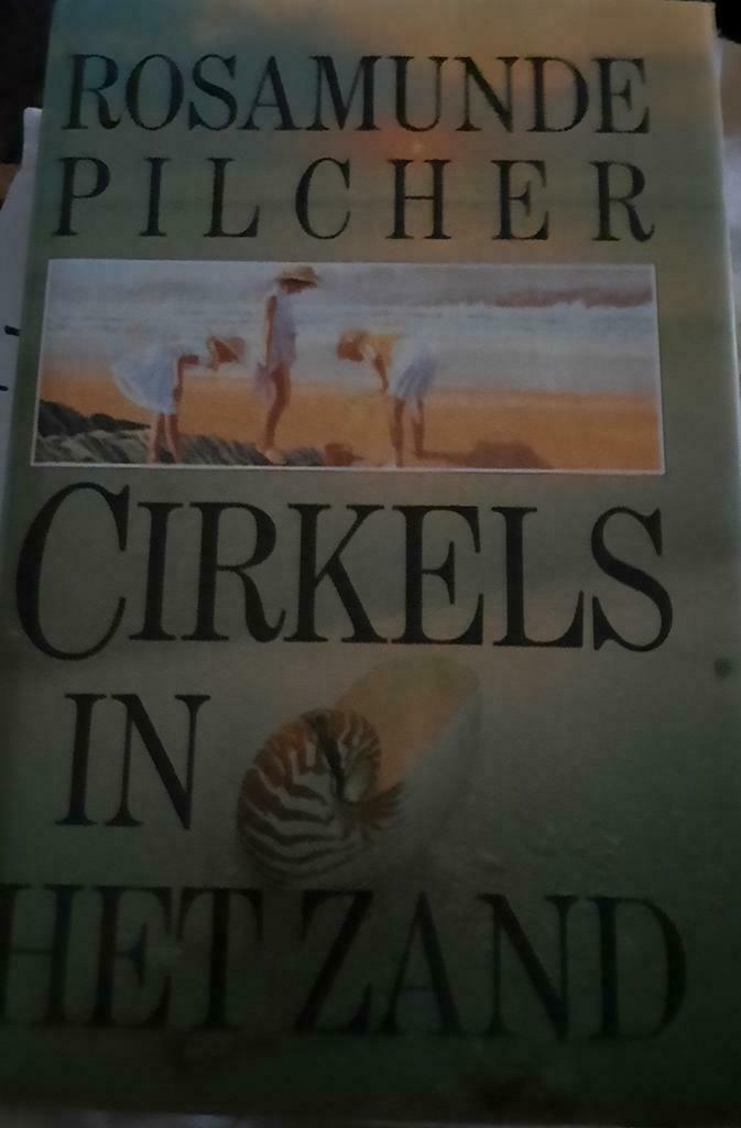 CIRKELS IN HET ZAND  van Rosamunde Pilcher, Ophalen of Verzenden
