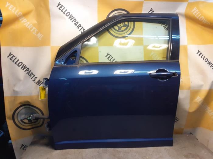 Portier 4Deurs links-voor van een Suzuki Swift (ZCH), Gebruikt, -, Deur, -