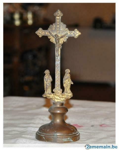 crucifix sur socle calvaire cuivre jaune et rouge, Enlèvement ou Envoi